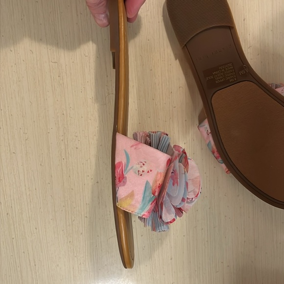 Gianni Bini slides with fun fabric flower embellishment - Picture 4 of 7